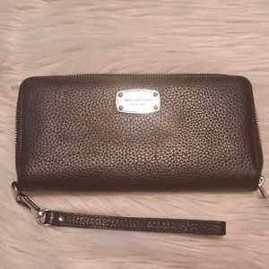 Michael Kors Jet Set Continental Travel Clutch